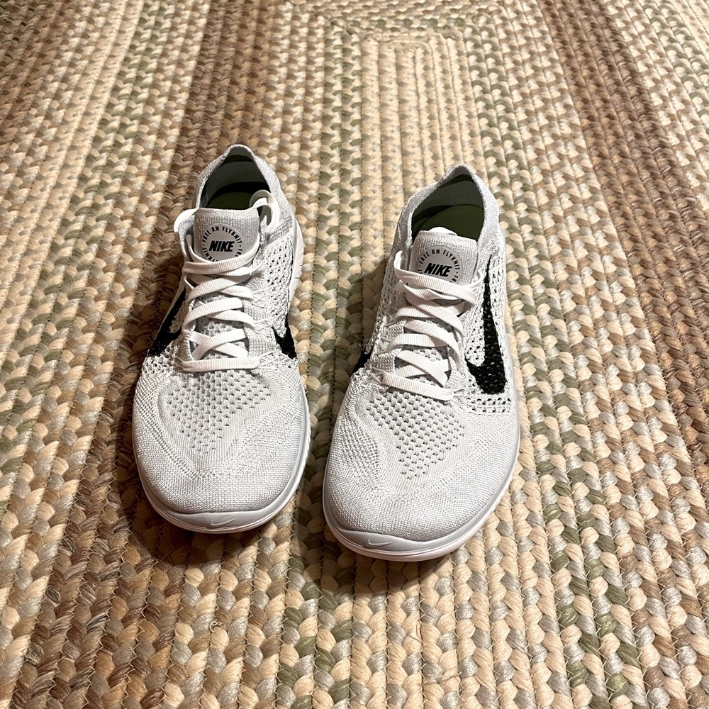 Ladies Nike fly knit sneakers